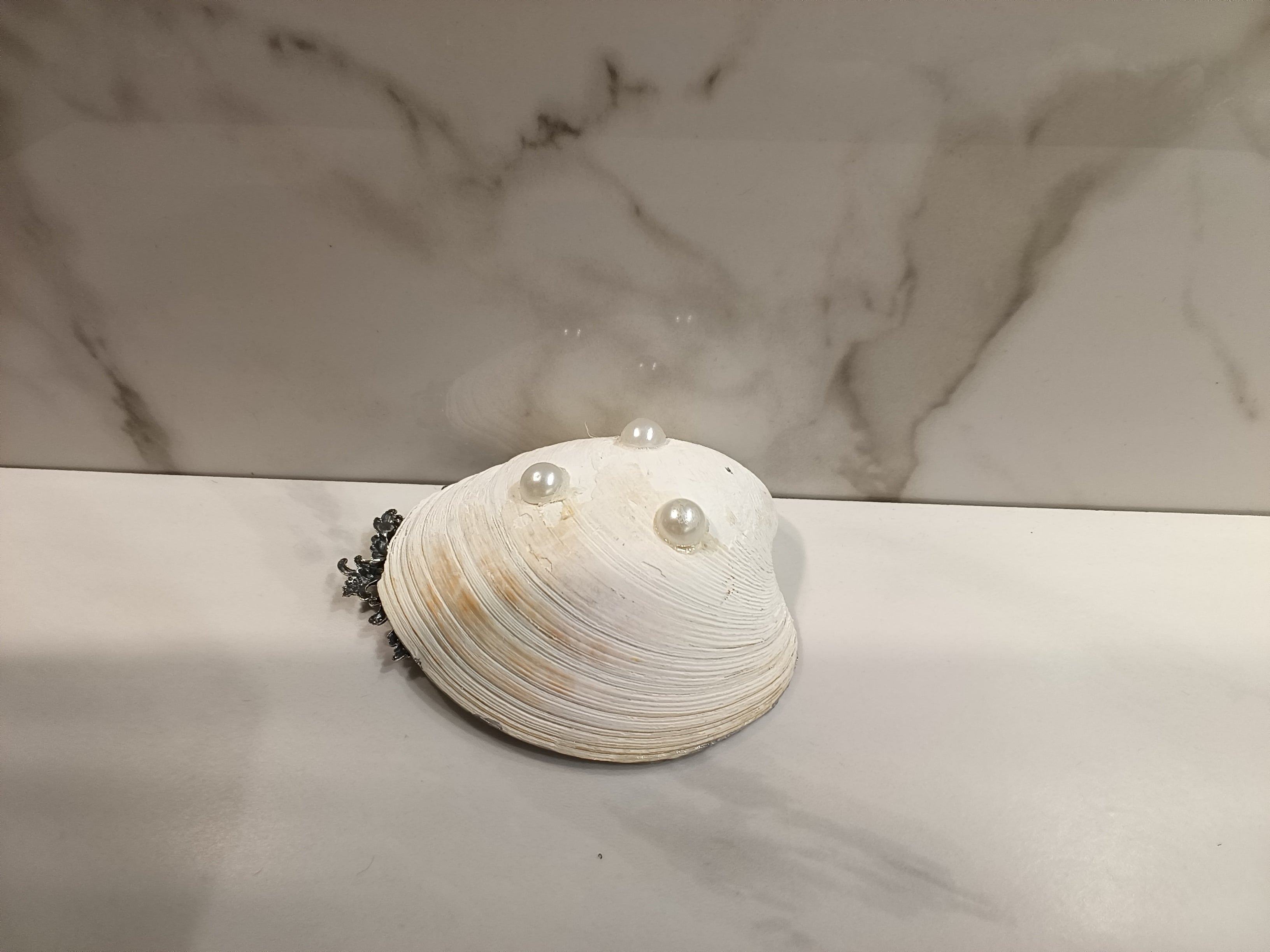 Blue Floral Oyster Shell Dish with Silver Leaf Accent