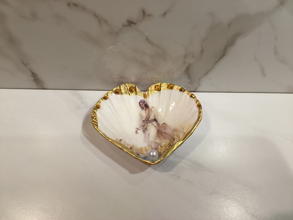 Jesus Kneeling in Prayer Heart Shell Art Dish